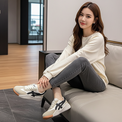 Jeune femme française moderne sneakers