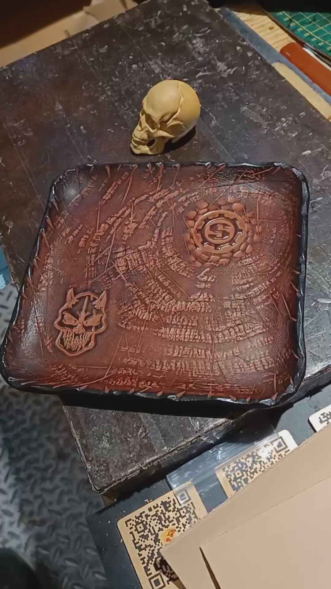 15cm Hand-Carved Cowhide Desktop Tray with Embossed Designs - Video 1
